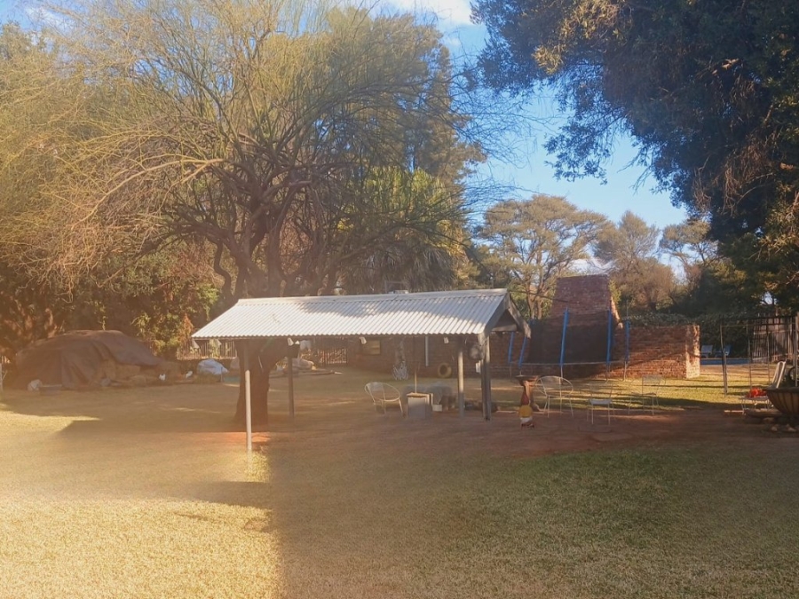 6 Bedroom Property for Sale in Hartswater Northern Cape